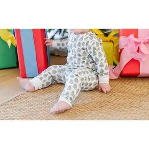 NEW LILA + HAYES baby's parker zipper pajama in under the christmas tree